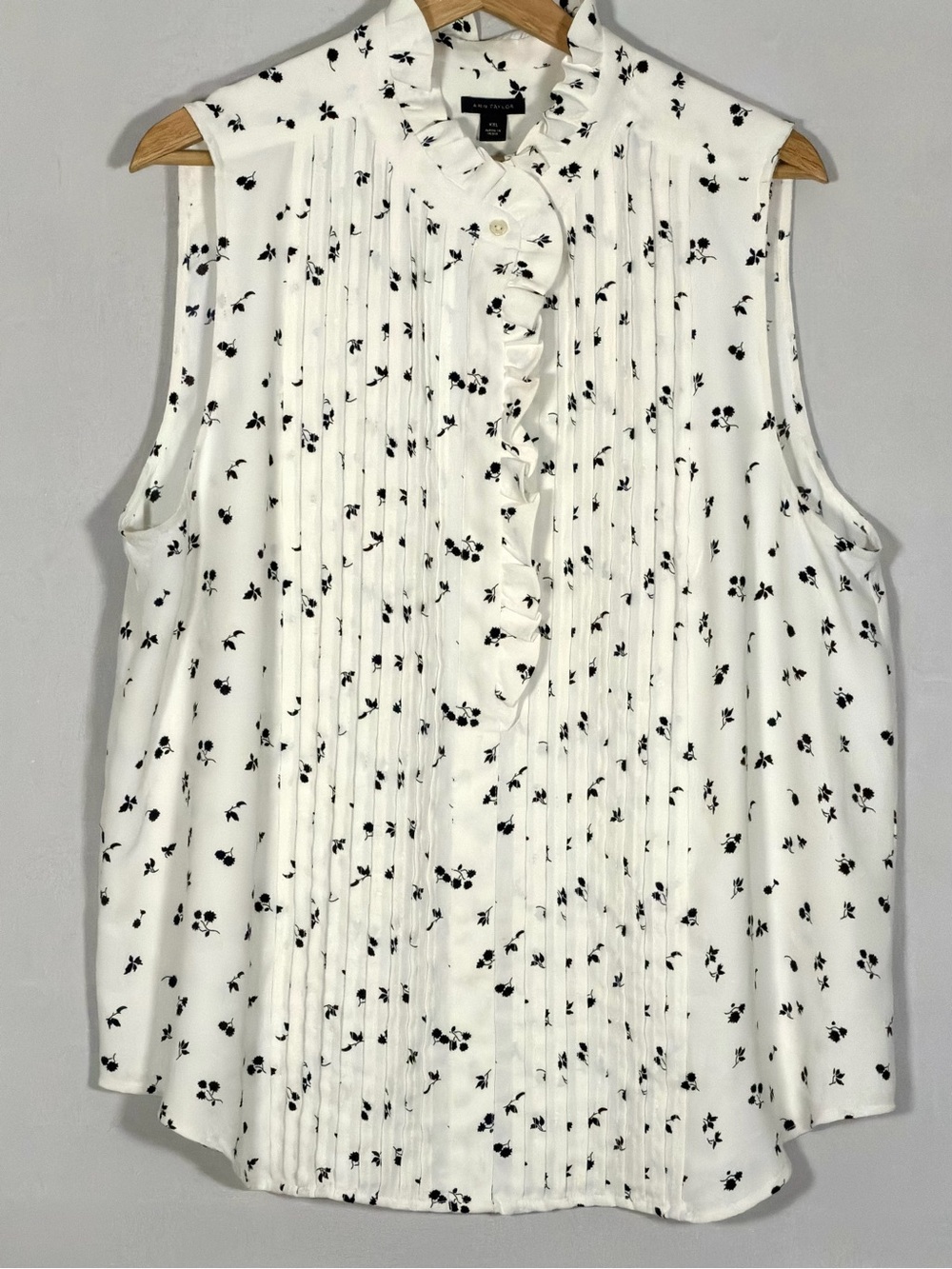 Ann Taylor Blouse Women’s XXL White Black Floral Ruffle Pintuck Sleeveless